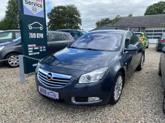 Blå Opel Insignia T 180 Cosmo 1,6 Benzin, set skråt forfra