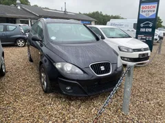 Mørk grå Seat Altea XL TDi Reference eco 1,6 Diesel, set skråt forfra